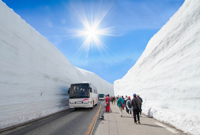 立山雪壁◆三方五湖.白川鄉合掌村.秘境上高地.櫻之名所 6日